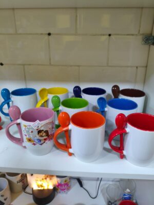Caneca abaulada com colher